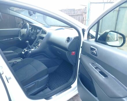 Белый Пежо 5008, объемом двигателя 2 л и пробегом 228 тыс. км за 7000 $, фото 9 на Automoto.ua