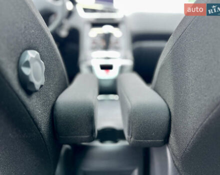 Белый Пежо 5008, объемом двигателя 2 л и пробегом 264 тыс. км за 9850 $, фото 97 на Automoto.ua