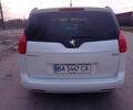 Белый Пежо 5008, объемом двигателя 2 л и пробегом 228 тыс. км за 7000 $, фото 2 на Automoto.ua