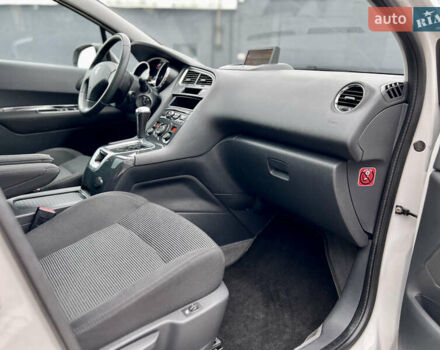 Белый Пежо 5008, объемом двигателя 2 л и пробегом 264 тыс. км за 9850 $, фото 113 на Automoto.ua