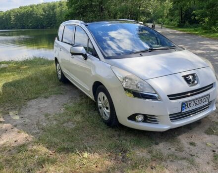 Белый Пежо 5008, объемом двигателя 2 л и пробегом 212 тыс. км за 8500 $, фото 1 на Automoto.ua