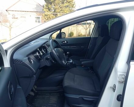 Белый Пежо 5008, объемом двигателя 2 л и пробегом 228 тыс. км за 7000 $, фото 11 на Automoto.ua