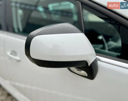 Белый Пежо 5008, объемом двигателя 2 л и пробегом 264 тыс. км за 9850 $, фото 56 на Automoto.ua