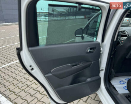 Белый Пежо 5008, объемом двигателя 2 л и пробегом 264 тыс. км за 9850 $, фото 80 на Automoto.ua