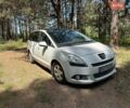 Белый Пежо 5008, объемом двигателя 1.6 л и пробегом 306 тыс. км за 5700 $, фото 1 на Automoto.ua