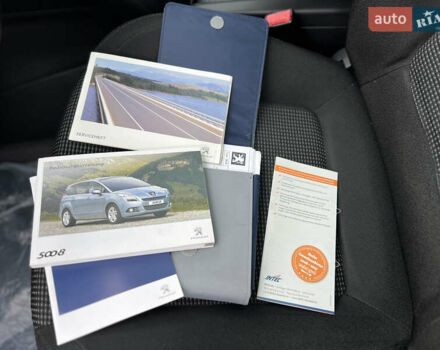 Белый Пежо 5008, объемом двигателя 2 л и пробегом 264 тыс. км за 9850 $, фото 127 на Automoto.ua