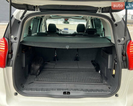 Белый Пежо 5008, объемом двигателя 2 л и пробегом 264 тыс. км за 9850 $, фото 102 на Automoto.ua