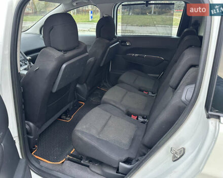 Белый Пежо 5008, объемом двигателя 1.6 л и пробегом 248 тыс. км за 5700 $, фото 15 на Automoto.ua