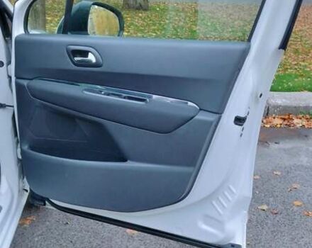 Пежо 5008 2012 у Києві на Automoto.ua Білий Пежо 5008, об'ємом двигуна 2 л та пробігом 183 тис. км за 10700 $, фото 9 на Automoto.ua