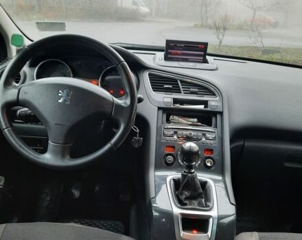 Белый Пежо 5008, объемом двигателя 1.6 л и пробегом 300 тыс. км за 6650 $, фото 4 на Automoto.ua