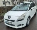 Белый Пежо 5008, объемом двигателя 1.6 л и пробегом 300 тыс. км за 6650 $, фото 1 на Automoto.ua