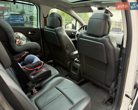 Білий Пежо 5008, об'ємом двигуна 1.6 л та пробігом 229 тис. км за 5812 $, фото 23 на Automoto.ua