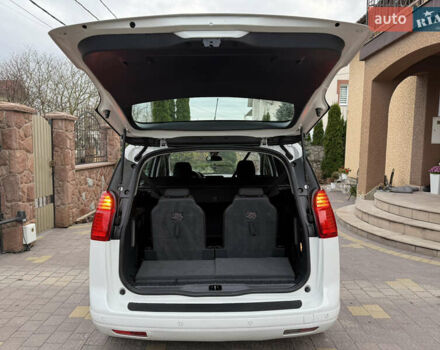 Белый Пежо 5008, объемом двигателя 2 л и пробегом 210 тыс. км за 10848 $, фото 42 на Automoto.ua