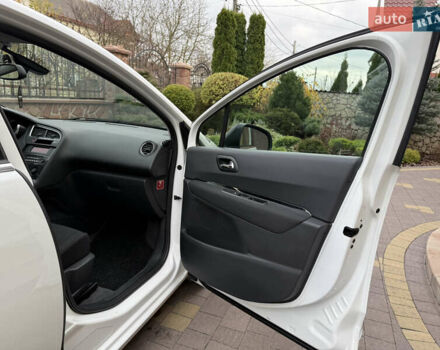 Белый Пежо 5008, объемом двигателя 2 л и пробегом 210 тыс. км за 10848 $, фото 51 на Automoto.ua