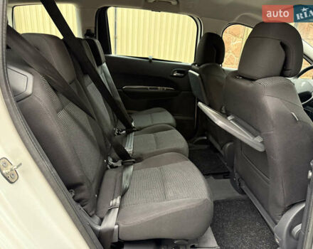 Белый Пежо 5008, объемом двигателя 2 л и пробегом 210 тыс. км за 10848 $, фото 48 на Automoto.ua