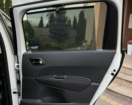 Белый Пежо 5008, объемом двигателя 2 л и пробегом 210 тыс. км за 10848 $, фото 46 на Automoto.ua