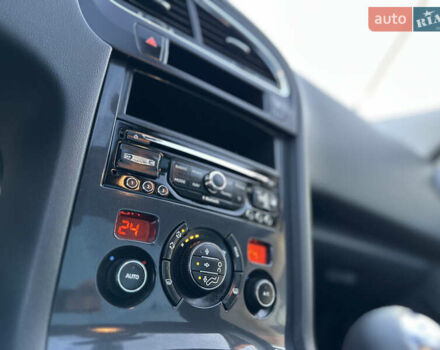 Белый Пежо 5008, объемом двигателя 2 л и пробегом 205 тыс. км за 8950 $, фото 59 на Automoto.ua