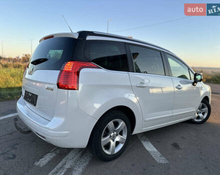 Белый Пежо 5008, объемом двигателя 2 л и пробегом 205 тыс. км за 8950 $, фото 34 на Automoto.ua