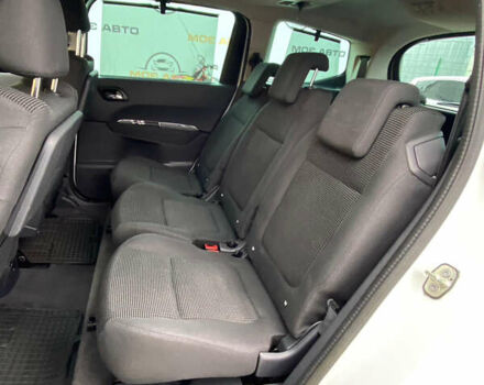 Белый Пежо 5008, объемом двигателя 2 л и пробегом 221 тыс. км за 9900 $, фото 18 на Automoto.ua