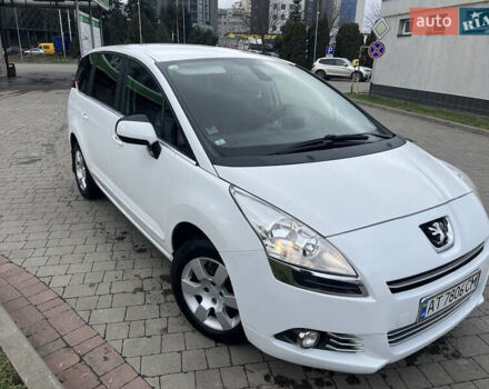 Белый Пежо 5008, объемом двигателя 1.56 л и пробегом 306 тыс. км за 8850 $, фото 1 на Automoto.ua