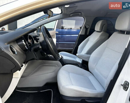 Білий Пежо 5008, об'ємом двигуна 2 л та пробігом 260 тис. км за 9000 $, фото 7 на Automoto.ua