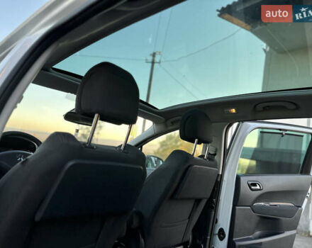 Белый Пежо 5008, объемом двигателя 2 л и пробегом 205 тыс. км за 8950 $, фото 67 на Automoto.ua