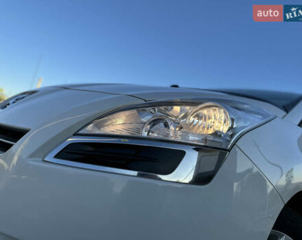 Белый Пежо 5008, объемом двигателя 2 л и пробегом 205 тыс. км за 8950 $, фото 4 на Automoto.ua