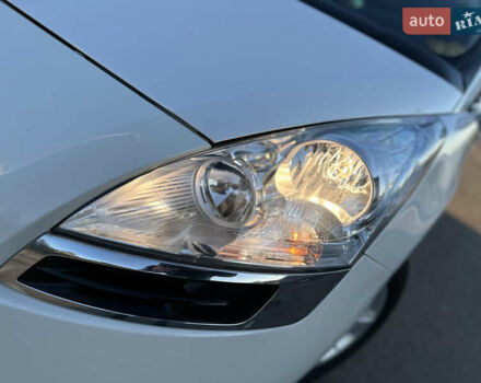 Белый Пежо 5008, объемом двигателя 2 л и пробегом 205 тыс. км за 8950 $, фото 15 на Automoto.ua