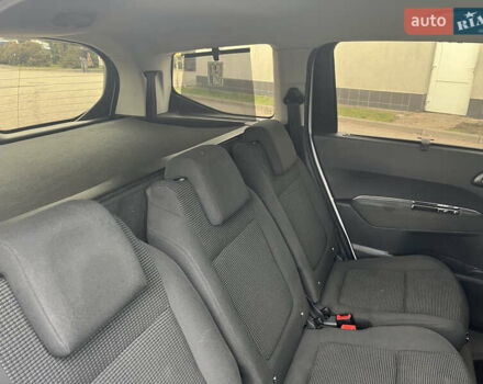 Белый Пежо 5008, объемом двигателя 1.56 л и пробегом 306 тыс. км за 8850 $, фото 15 на Automoto.ua