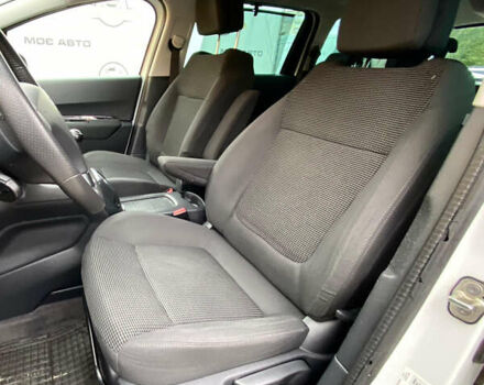 Белый Пежо 5008, объемом двигателя 2 л и пробегом 221 тыс. км за 9900 $, фото 16 на Automoto.ua