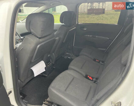 Белый Пежо 5008, объемом двигателя 1.56 л и пробегом 306 тыс. км за 8850 $, фото 16 на Automoto.ua