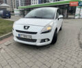 Белый Пежо 5008, объемом двигателя 1.56 л и пробегом 306 тыс. км за 8850 $, фото 1 на Automoto.ua