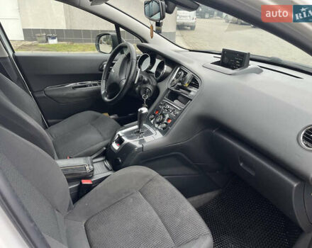 Белый Пежо 5008, объемом двигателя 1.56 л и пробегом 306 тыс. км за 8850 $, фото 11 на Automoto.ua