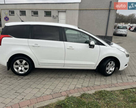 Белый Пежо 5008, объемом двигателя 1.56 л и пробегом 306 тыс. км за 8850 $, фото 4 на Automoto.ua