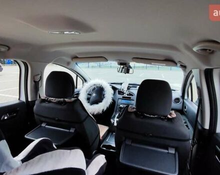 Белый Пежо 5008, объемом двигателя 1.56 л и пробегом 330 тыс. км за 9300 $, фото 8 на Automoto.ua