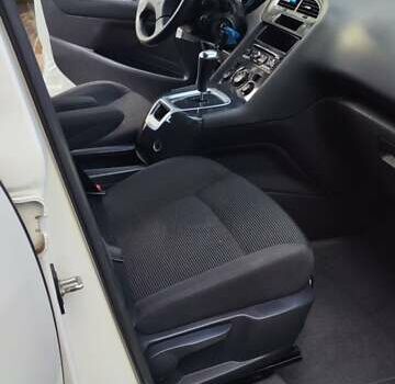 Білий Пежо 5008, об'ємом двигуна 1.6 л та пробігом 210 тис. км за 9100 $, фото 26 на Automoto.ua