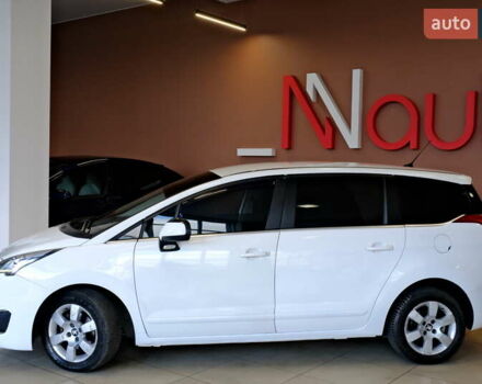 Белый Пежо 5008, объемом двигателя 1.6 л и пробегом 232 тыс. км за 7900 $, фото 19 на Automoto.ua