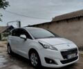 Белый Пежо 5008, объемом двигателя 1.56 л и пробегом 239 тыс. км за 6900 $, фото 1 на Automoto.ua