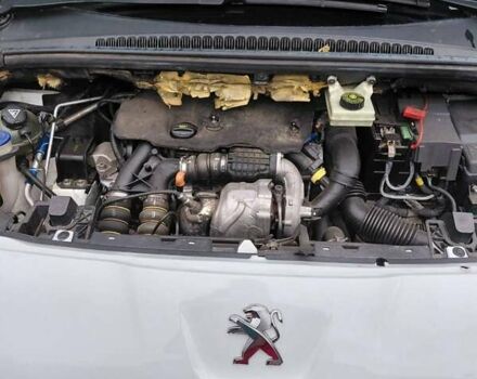 Белый Пежо 5008, объемом двигателя 1.56 л и пробегом 239 тыс. км за 6900 $, фото 6 на Automoto.ua