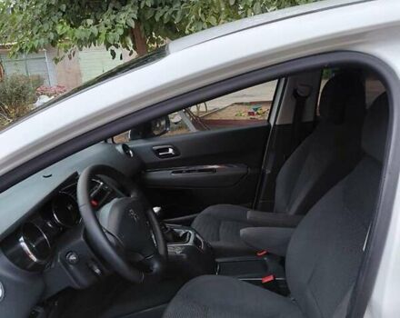 Белый Пежо 5008, объемом двигателя 1.56 л и пробегом 239 тыс. км за 6900 $, фото 13 на Automoto.ua