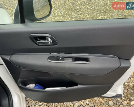 Білий Пежо 5008, об'ємом двигуна 1.6 л та пробігом 205 тис. км за 9099 $, фото 17 на Automoto.ua