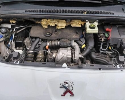 Белый Пежо 5008, объемом двигателя 1.6 л и пробегом 239 тыс. км за 6999 $, фото 6 на Automoto.ua