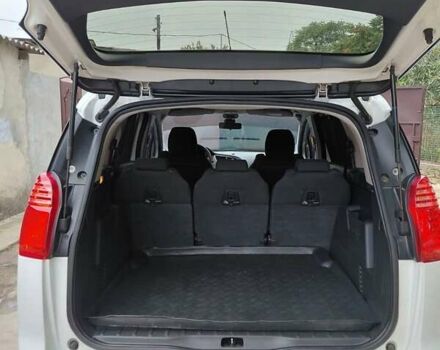 Белый Пежо 5008, объемом двигателя 1.56 л и пробегом 239 тыс. км за 6900 $, фото 1 на Automoto.ua