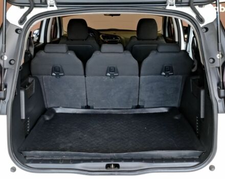 Белый Пежо 5008, объемом двигателя 1.6 л и пробегом 232 тыс. км за 7900 $, фото 8 на Automoto.ua