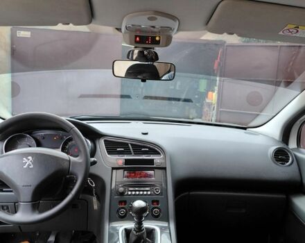 Белый Пежо 5008, объемом двигателя 1.6 л и пробегом 239 тыс. км за 6999 $, фото 5 на Automoto.ua