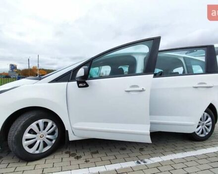 Белый Пежо 5008, объемом двигателя 1.56 л и пробегом 330 тыс. км за 9300 $, фото 1 на Automoto.ua