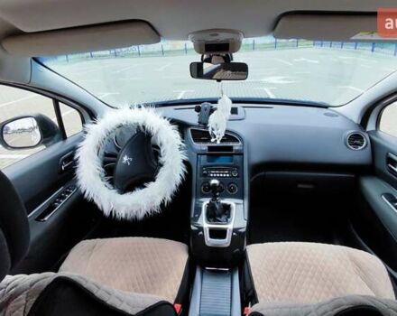 Белый Пежо 5008, объемом двигателя 1.56 л и пробегом 330 тыс. км за 9300 $, фото 9 на Automoto.ua