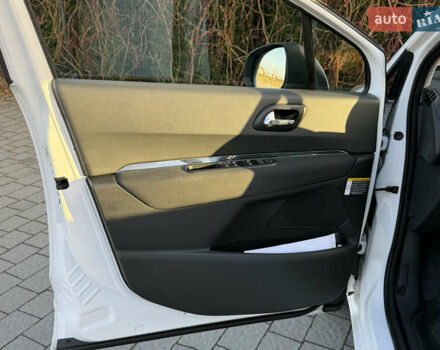 Білий Пежо 5008, об'ємом двигуна 1.6 л та пробігом 230 тис. км за 9999 $, фото 40 на Automoto.ua