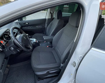 Білий Пежо 5008, об'ємом двигуна 1.6 л та пробігом 220 тис. км за 12300 $, фото 23 на Automoto.ua