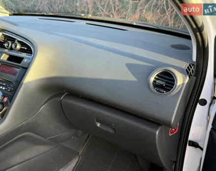 Білий Пежо 5008, об'ємом двигуна 1.6 л та пробігом 230 тис. км за 9999 $, фото 26 на Automoto.ua